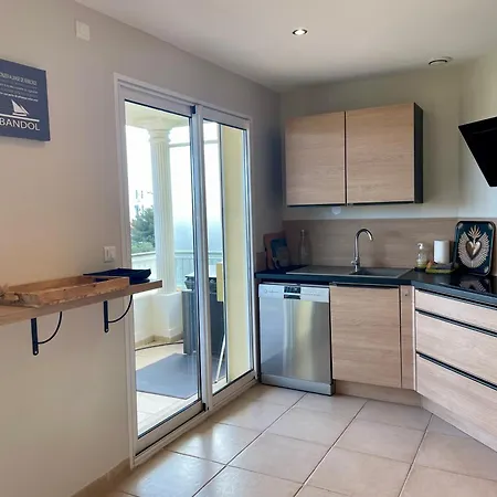 Apartment Spacieux A Proximite Du Port: Clim Et Parking *
